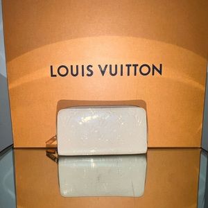 Louis Vuitton Long Zippy Wallet Beige Noisette Monogram Verni in Patent Leather